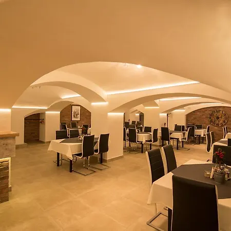 Biskupi 여관 라시보르츠