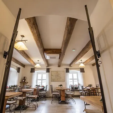 Biskupi 라시보르츠